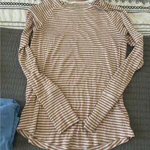 AERIE LADIES LONG SLEEVE TOP SIZE MEDIUM